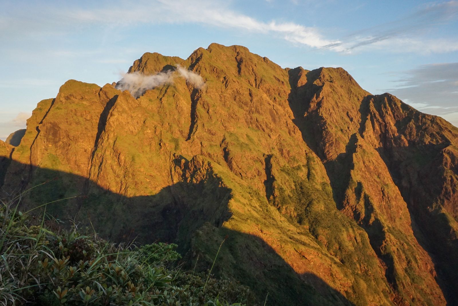Mount Guiting-Guiting (2,058m)